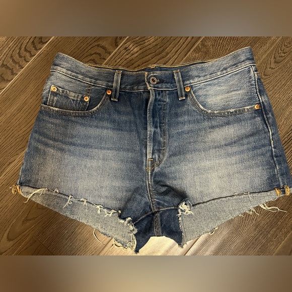Levi’s Denim Shorts 501 - Picture 1 of 2